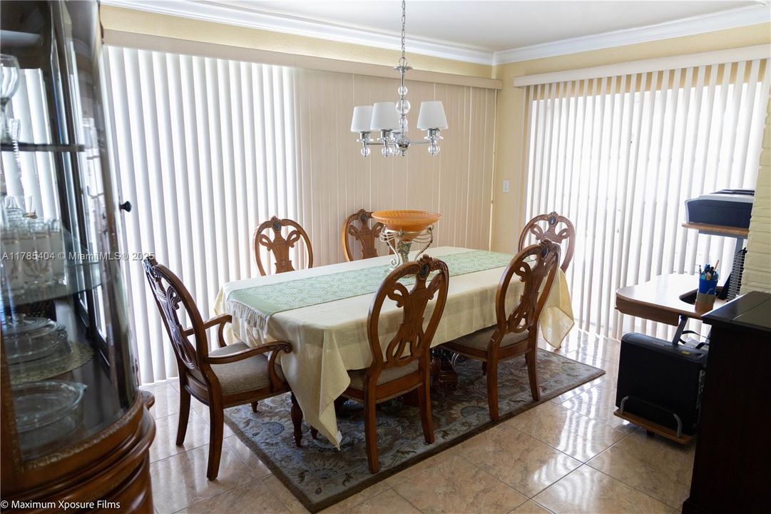 Недавно продано: $590,000 (3 спален, 2 ванн, 1658 Квадратных фут)