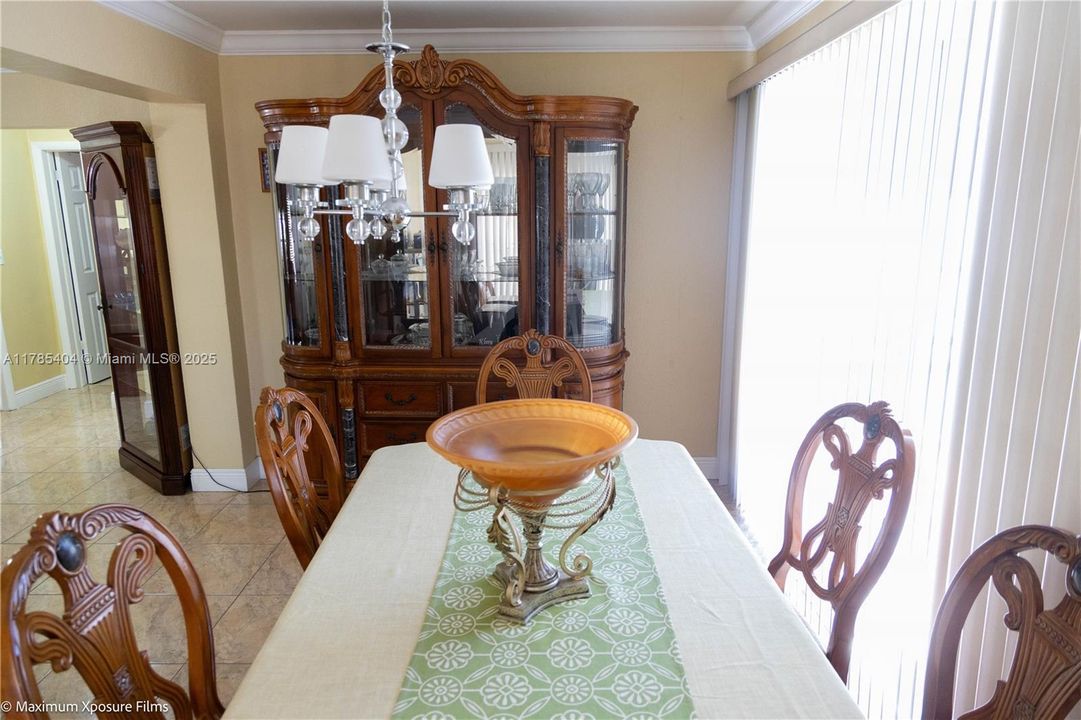 Недавно продано: $590,000 (3 спален, 2 ванн, 1658 Квадратных фут)