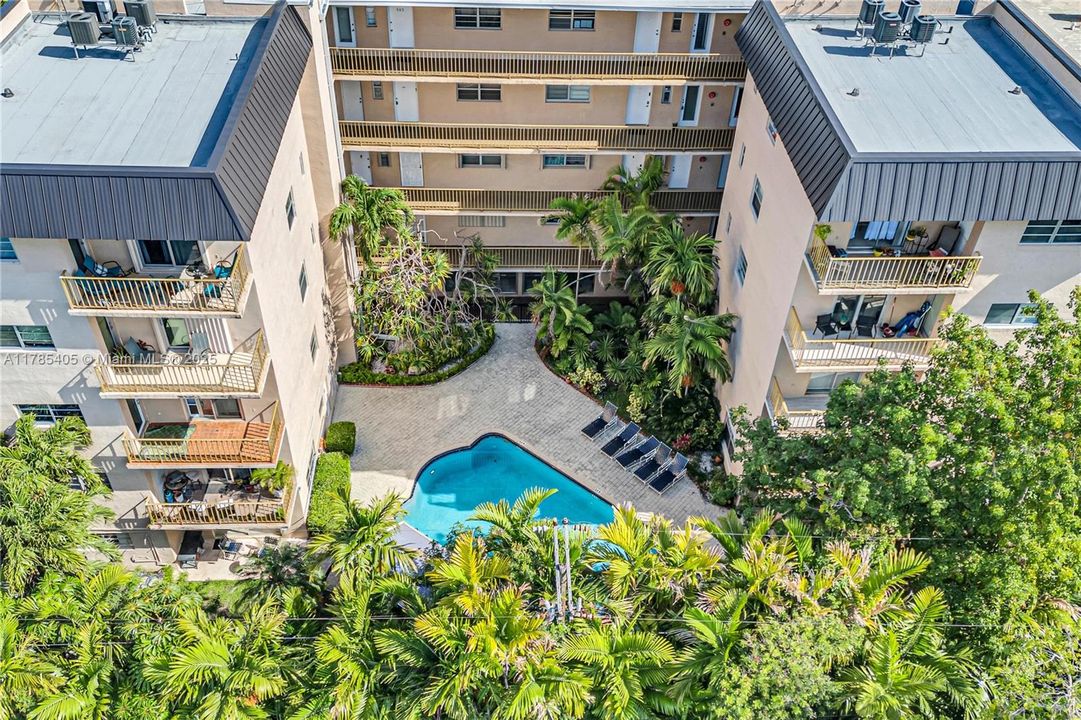 На продажу: $515,000 (2 спален, 2 ванн, 1053 Квадратных фут)