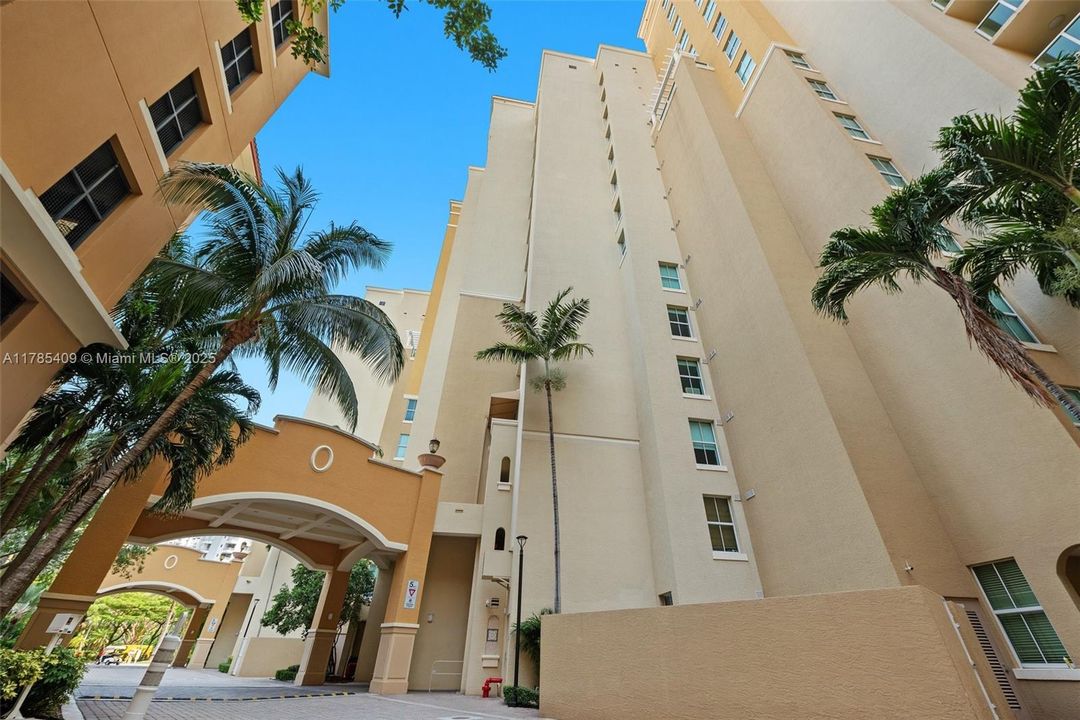 待售: $800,000 (2 贝兹, 3 浴室, 1750 平方英尺)