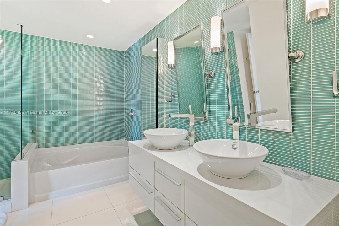 待售: $800,000 (2 贝兹, 3 浴室, 1750 平方英尺)