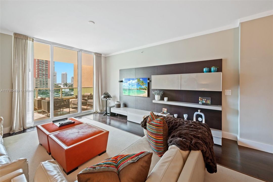 待售: $800,000 (2 贝兹, 3 浴室, 1750 平方英尺)