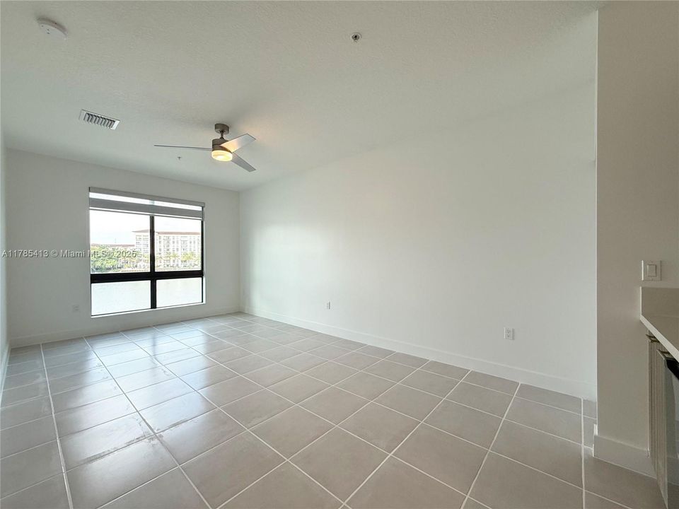 Недавно продано: $499,000 (2 спален, 2 ванн, 1129 Квадратных фут)