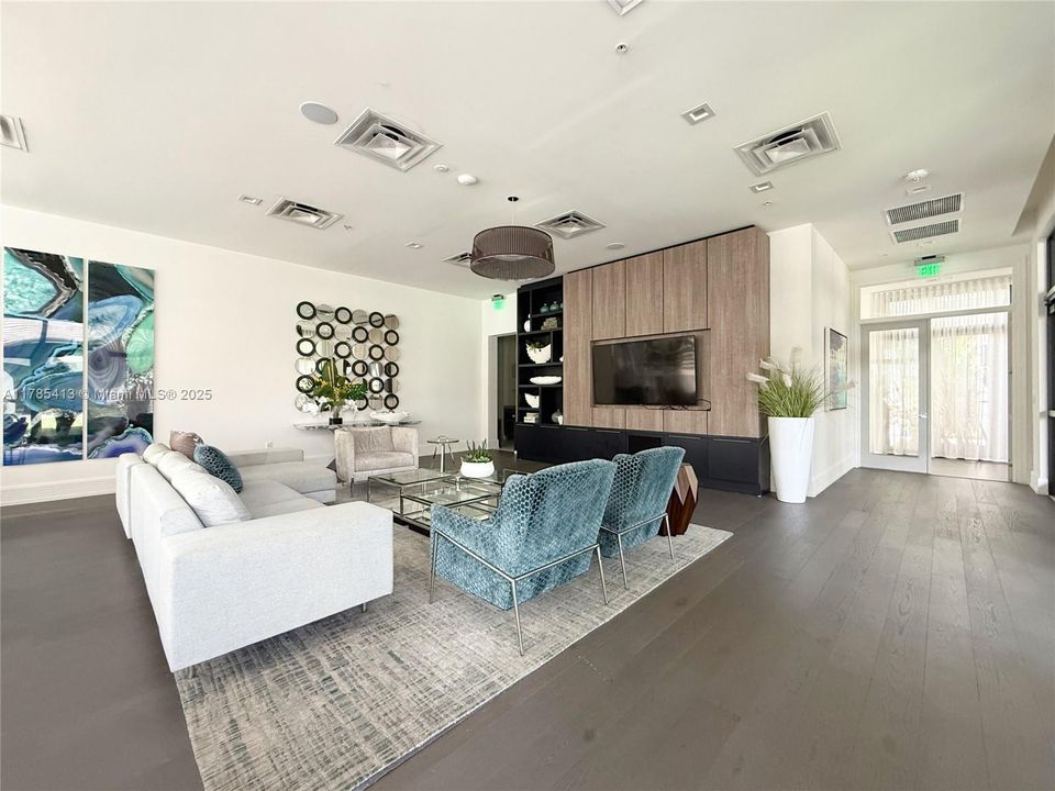 Недавно продано: $499,000 (2 спален, 2 ванн, 1129 Квадратных фут)