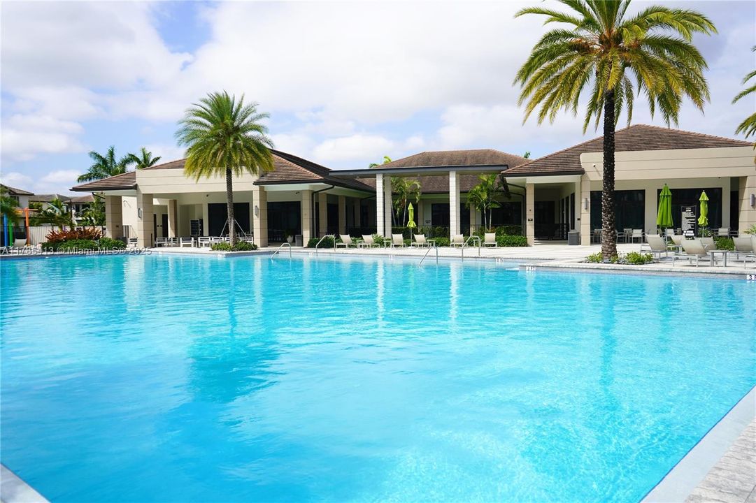 Недавно продано: $499,000 (2 спален, 2 ванн, 1129 Квадратных фут)