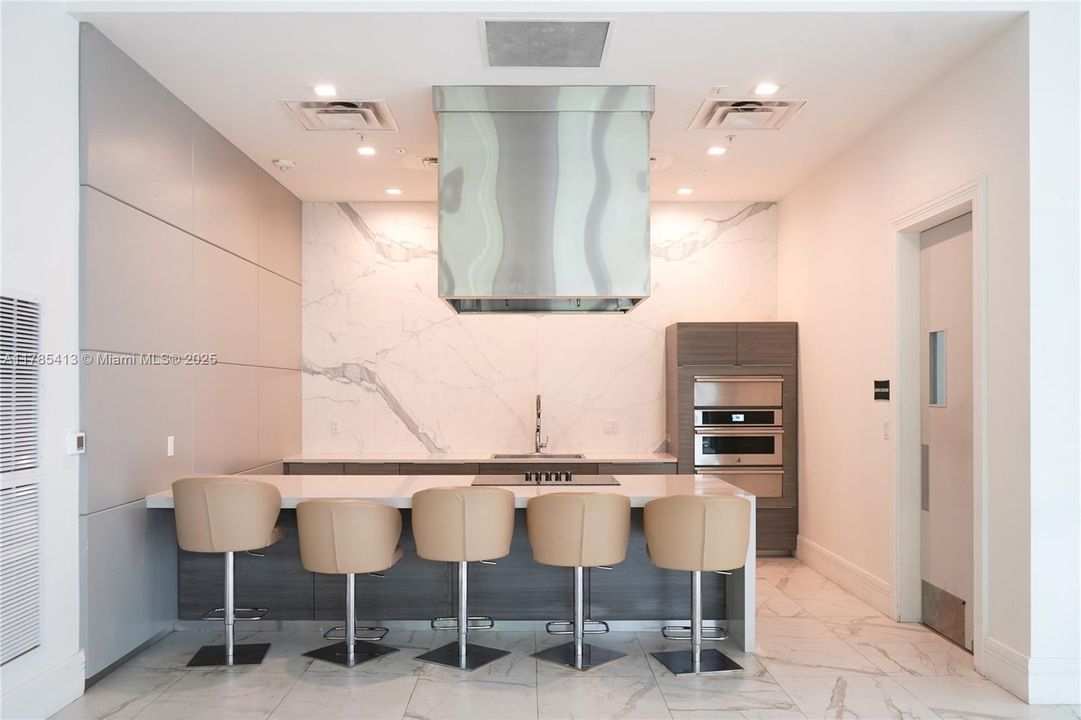 Недавно продано: $499,000 (2 спален, 2 ванн, 1129 Квадратных фут)