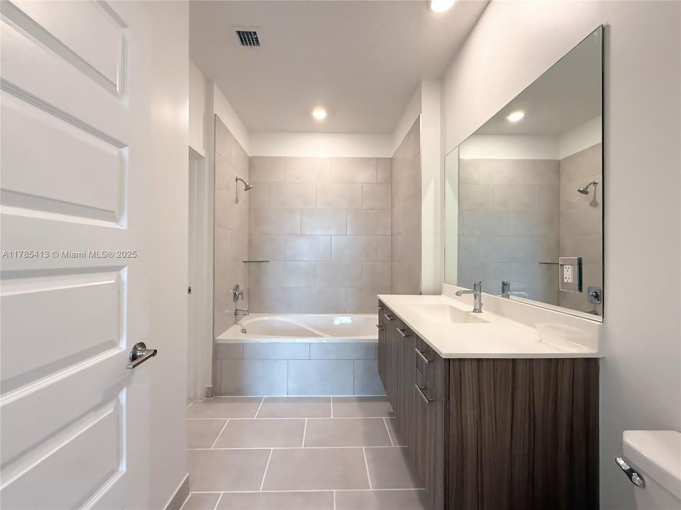 Недавно продано: $499,000 (2 спален, 2 ванн, 1129 Квадратных фут)