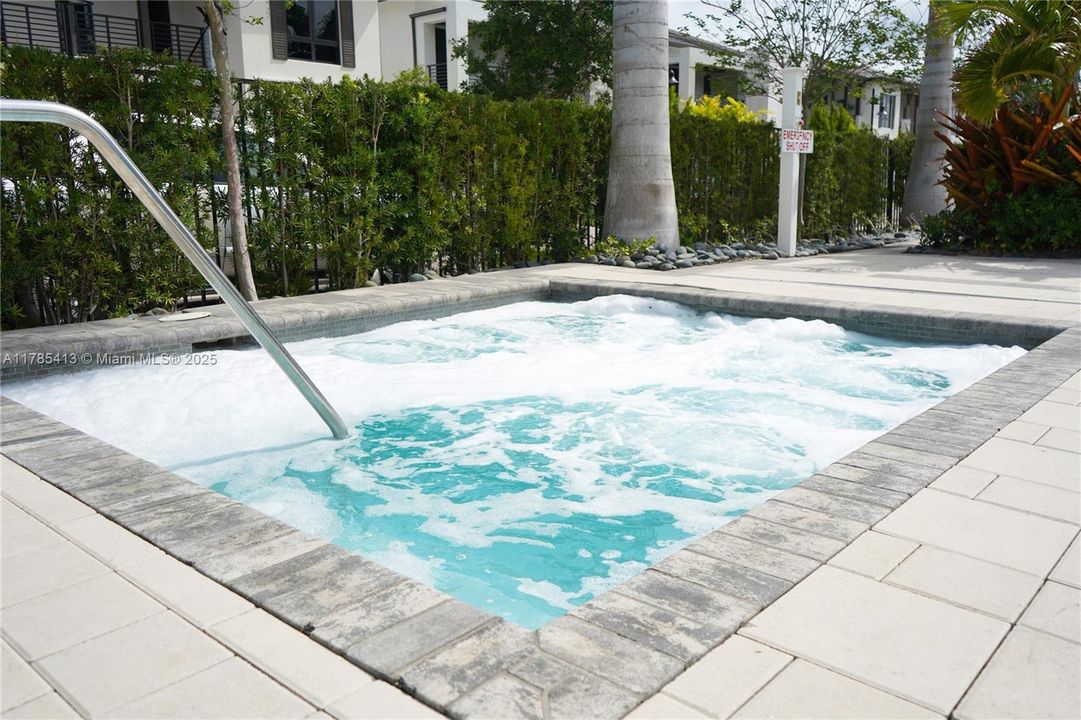 Недавно продано: $499,000 (2 спален, 2 ванн, 1129 Квадратных фут)