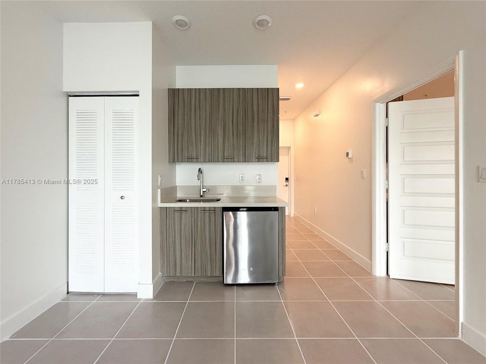 Недавно продано: $499,000 (2 спален, 2 ванн, 1129 Квадратных фут)