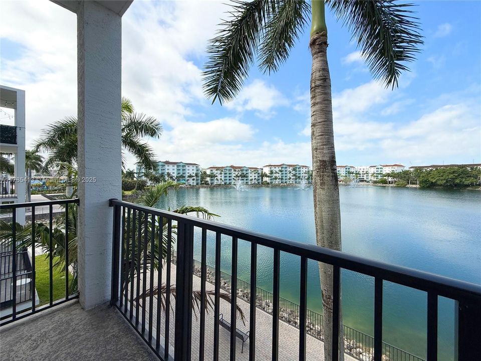 Недавно продано: $499,000 (2 спален, 2 ванн, 1129 Квадратных фут)