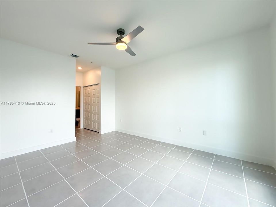 Недавно продано: $499,000 (2 спален, 2 ванн, 1129 Квадратных фут)