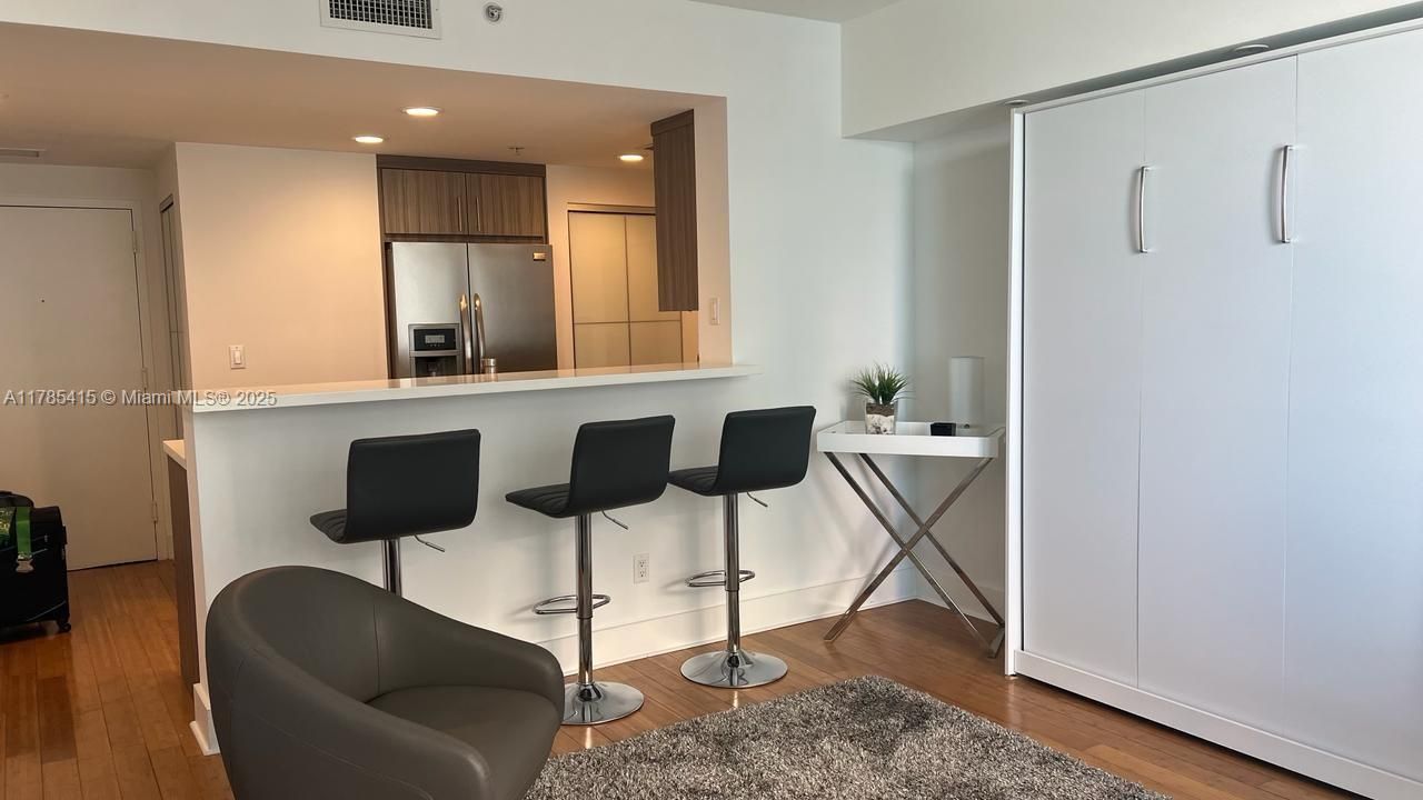 Vendido Recientemente: $390,000 (0 camas, 1 baños, 507 Pies cuadrados)