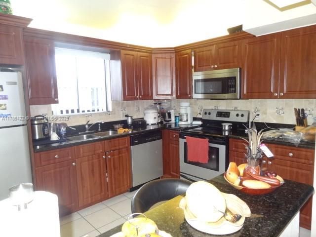 For Sale: $334,000 (2 beds, 2 baths, 1256 Square Feet)