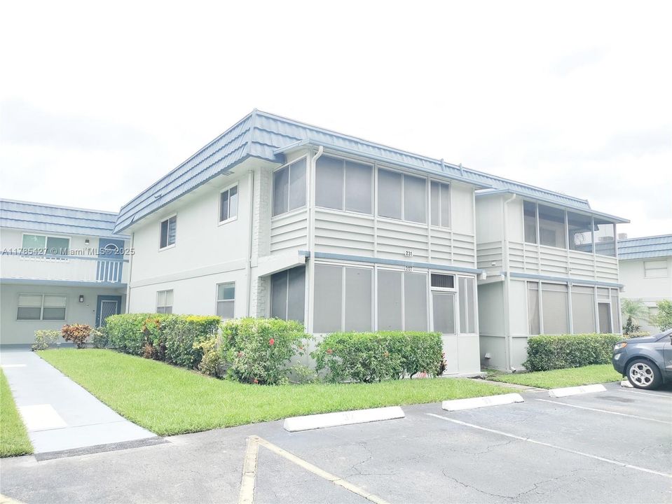 Active With Contract: $59,000 (1 beds, 1 baths, 720 Square Feet)