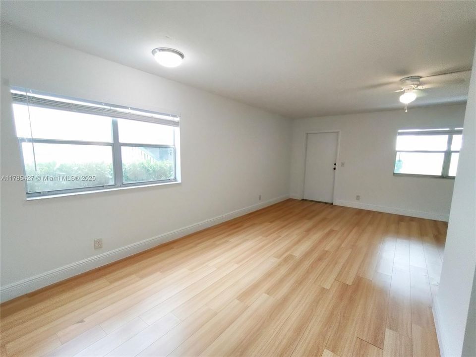 Active With Contract: $59,000 (1 beds, 1 baths, 720 Square Feet)