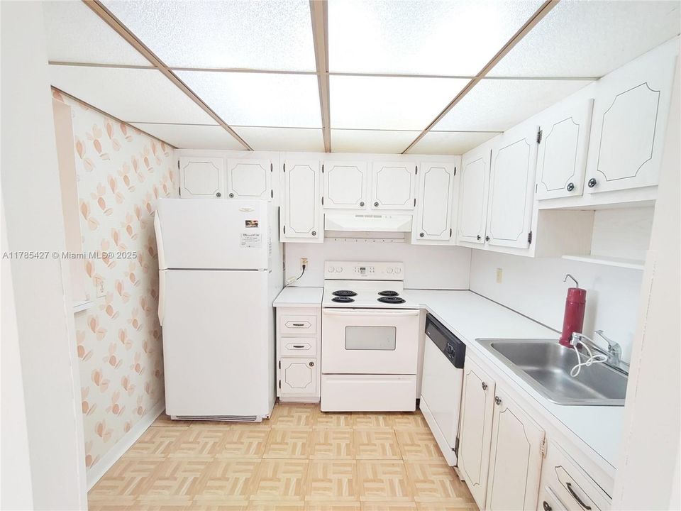 Active With Contract: $59,000 (1 beds, 1 baths, 720 Square Feet)