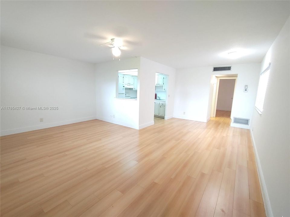 Active With Contract: $59,000 (1 beds, 1 baths, 720 Square Feet)