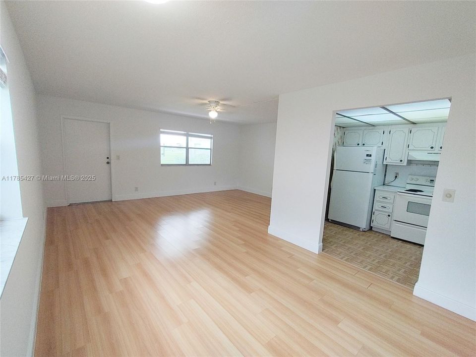 Active With Contract: $59,000 (1 beds, 1 baths, 720 Square Feet)