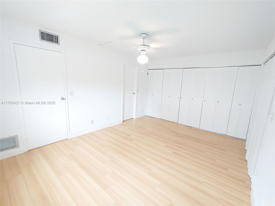 Active With Contract: $59,000 (1 beds, 1 baths, 720 Square Feet)