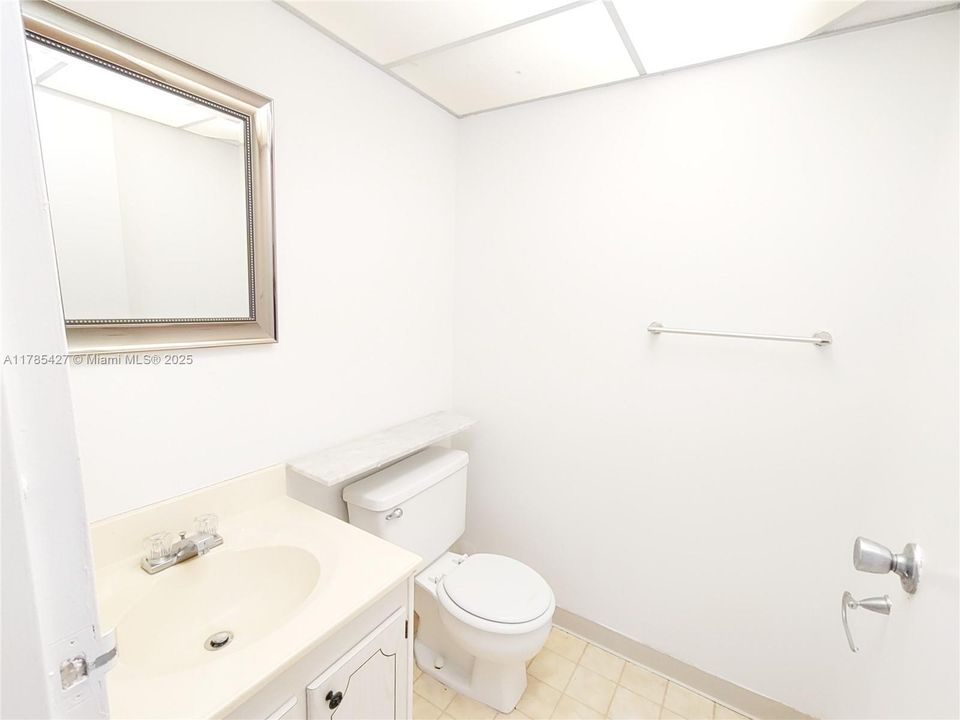 Active With Contract: $59,000 (1 beds, 1 baths, 720 Square Feet)
