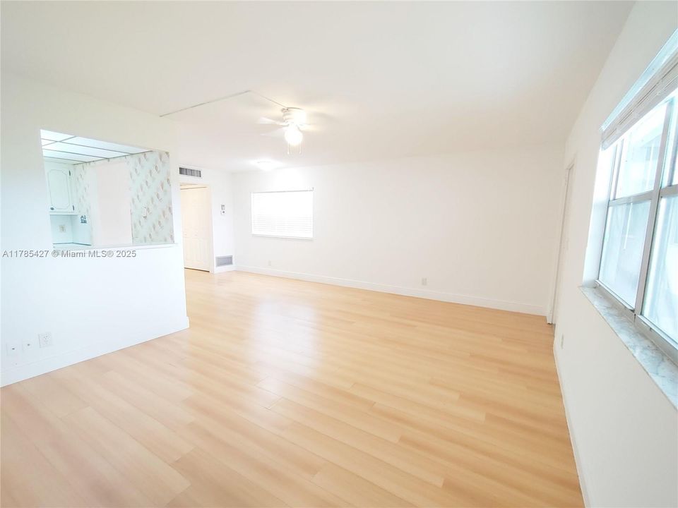 Active With Contract: $59,000 (1 beds, 1 baths, 720 Square Feet)
