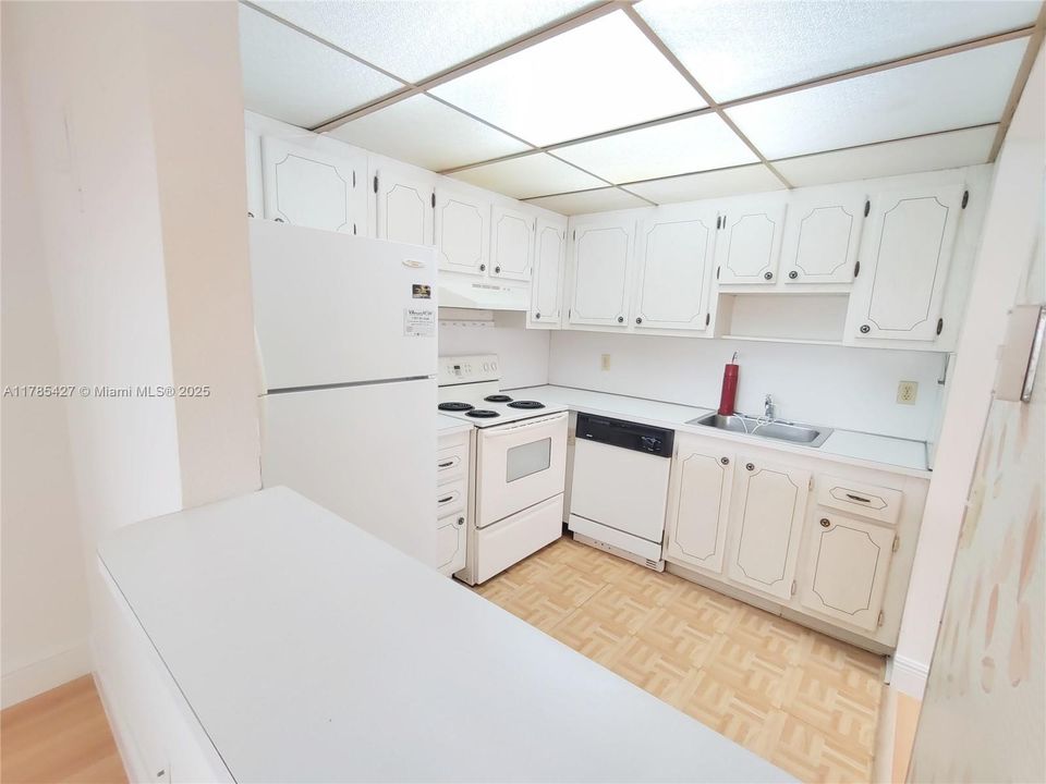 Active With Contract: $59,000 (1 beds, 1 baths, 720 Square Feet)