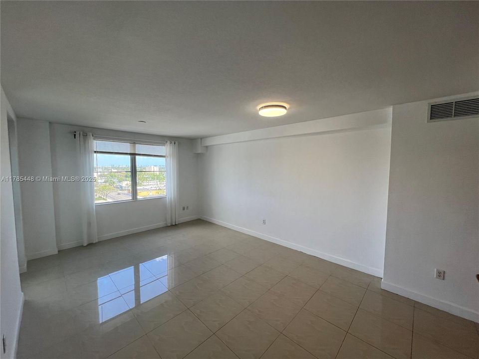 En Venta: $348,000 (2 camas, 2 baños, 1036 Pies cuadrados)