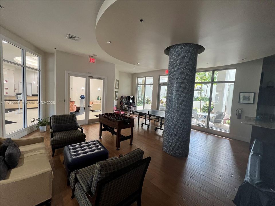 En Venta: $348,000 (2 camas, 2 baños, 1036 Pies cuadrados)