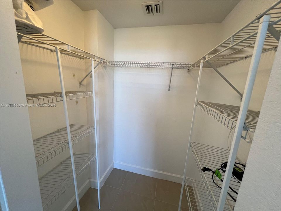 En Venta: $348,000 (2 camas, 2 baños, 1036 Pies cuadrados)