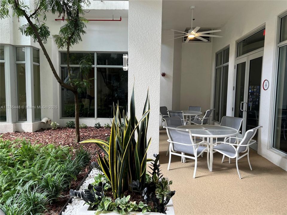 En Venta: $348,000 (2 camas, 2 baños, 1036 Pies cuadrados)