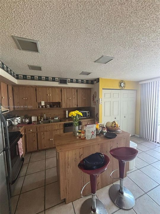 Recently Sold: $365,000 (2 beds, 1 baths, 1482 Square Feet)