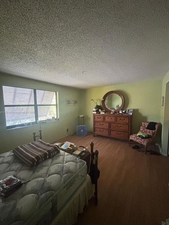 Recently Sold: $365,000 (2 beds, 1 baths, 1482 Square Feet)