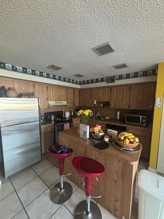 Recently Sold: $365,000 (2 beds, 1 baths, 1482 Square Feet)