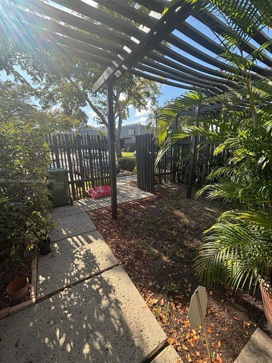 Recently Sold: $365,000 (2 beds, 1 baths, 1482 Square Feet)