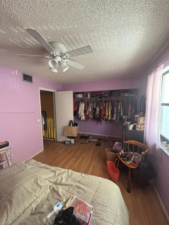 Recently Sold: $365,000 (2 beds, 1 baths, 1482 Square Feet)