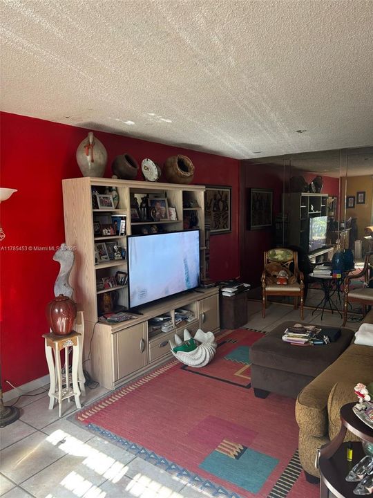 Recently Sold: $365,000 (2 beds, 1 baths, 1482 Square Feet)