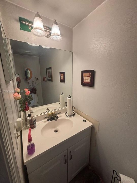 Recently Sold: $365,000 (2 beds, 1 baths, 1482 Square Feet)