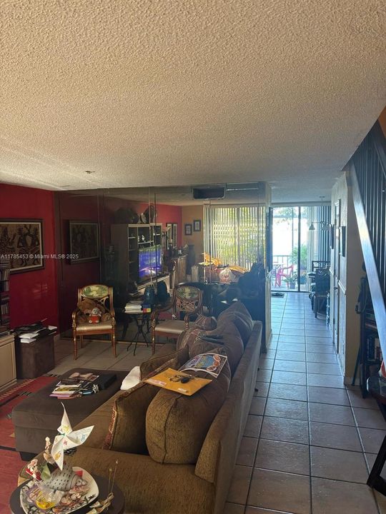 Recently Sold: $365,000 (2 beds, 1 baths, 1482 Square Feet)