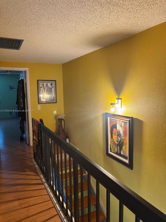 Recently Sold: $365,000 (2 beds, 1 baths, 1482 Square Feet)