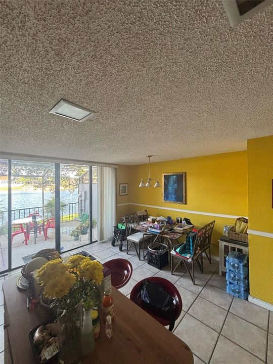 Recently Sold: $365,000 (2 beds, 1 baths, 1482 Square Feet)