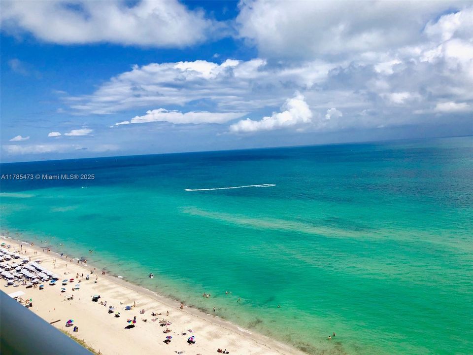 Recently Rented: $11,000 (3 beds, 3 baths, 2065 Square Feet)