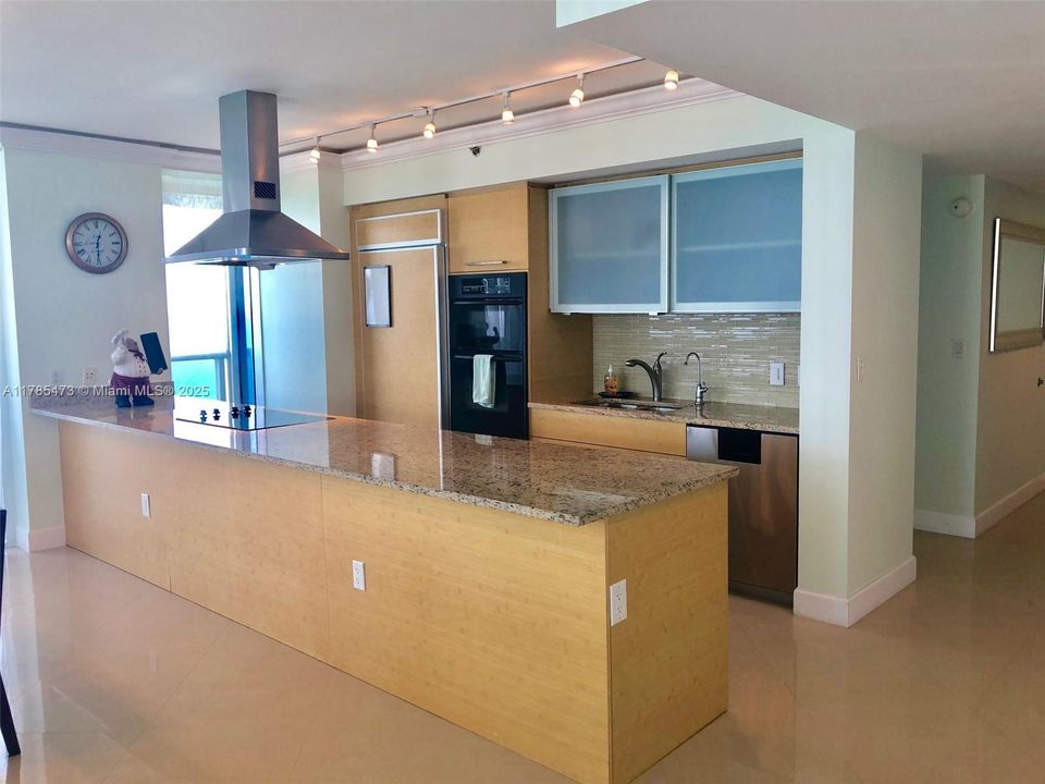 Recently Rented: $11,000 (3 beds, 3 baths, 2065 Square Feet)