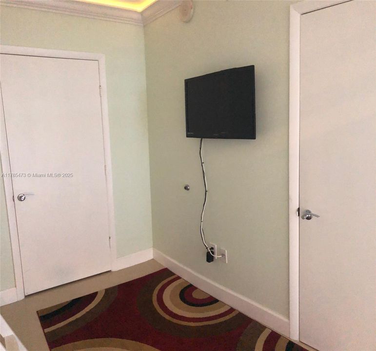 Recently Rented: $11,000 (3 beds, 3 baths, 2065 Square Feet)