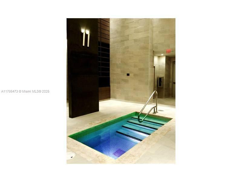 Recently Rented: $11,000 (3 beds, 3 baths, 2065 Square Feet)