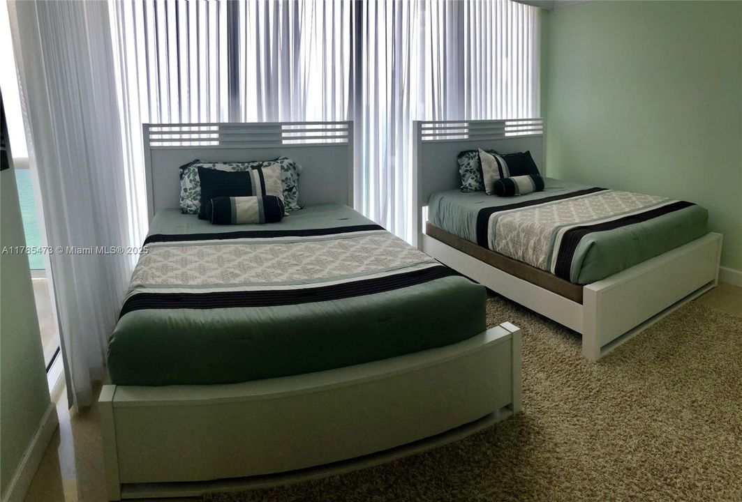 Recently Rented: $11,000 (3 beds, 3 baths, 2065 Square Feet)