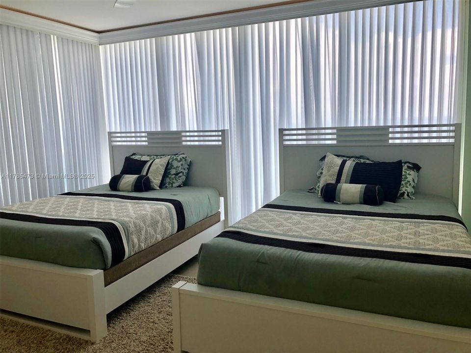 Recently Rented: $11,000 (3 beds, 3 baths, 2065 Square Feet)