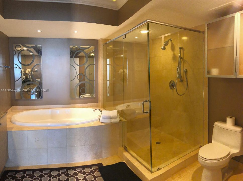 Recently Rented: $11,000 (3 beds, 3 baths, 2065 Square Feet)