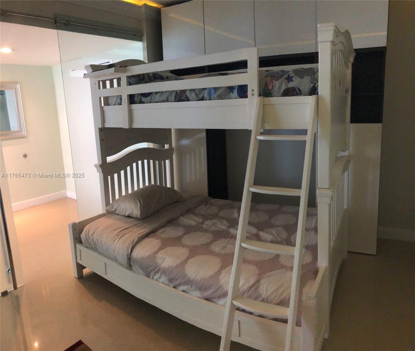 Recently Rented: $11,000 (3 beds, 3 baths, 2065 Square Feet)