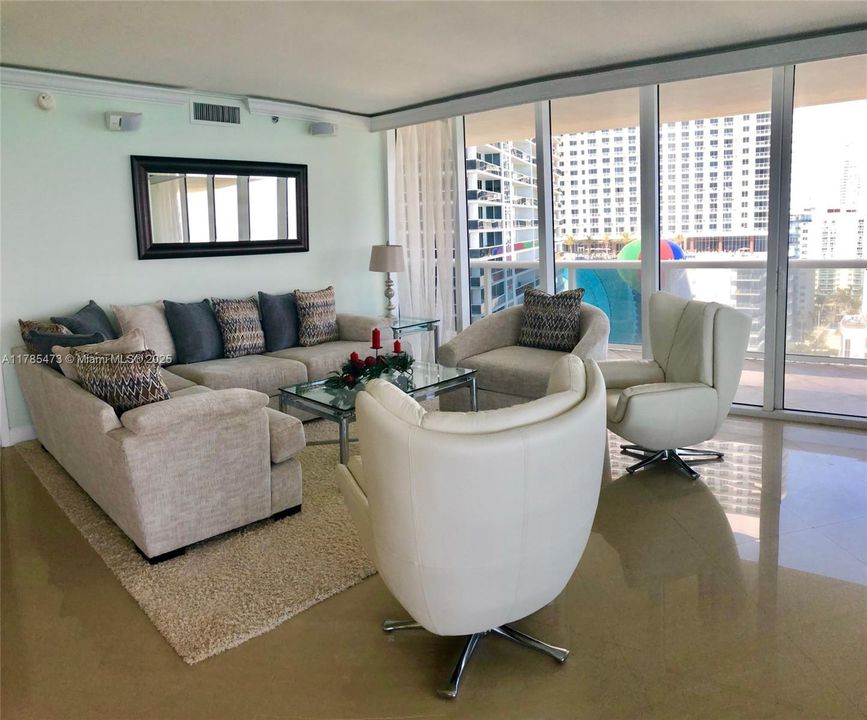 Recently Rented: $11,000 (3 beds, 3 baths, 2065 Square Feet)