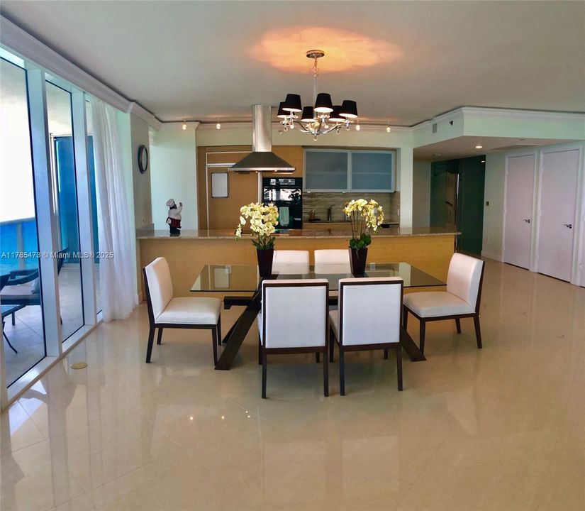 Recently Rented: $11,000 (3 beds, 3 baths, 2065 Square Feet)